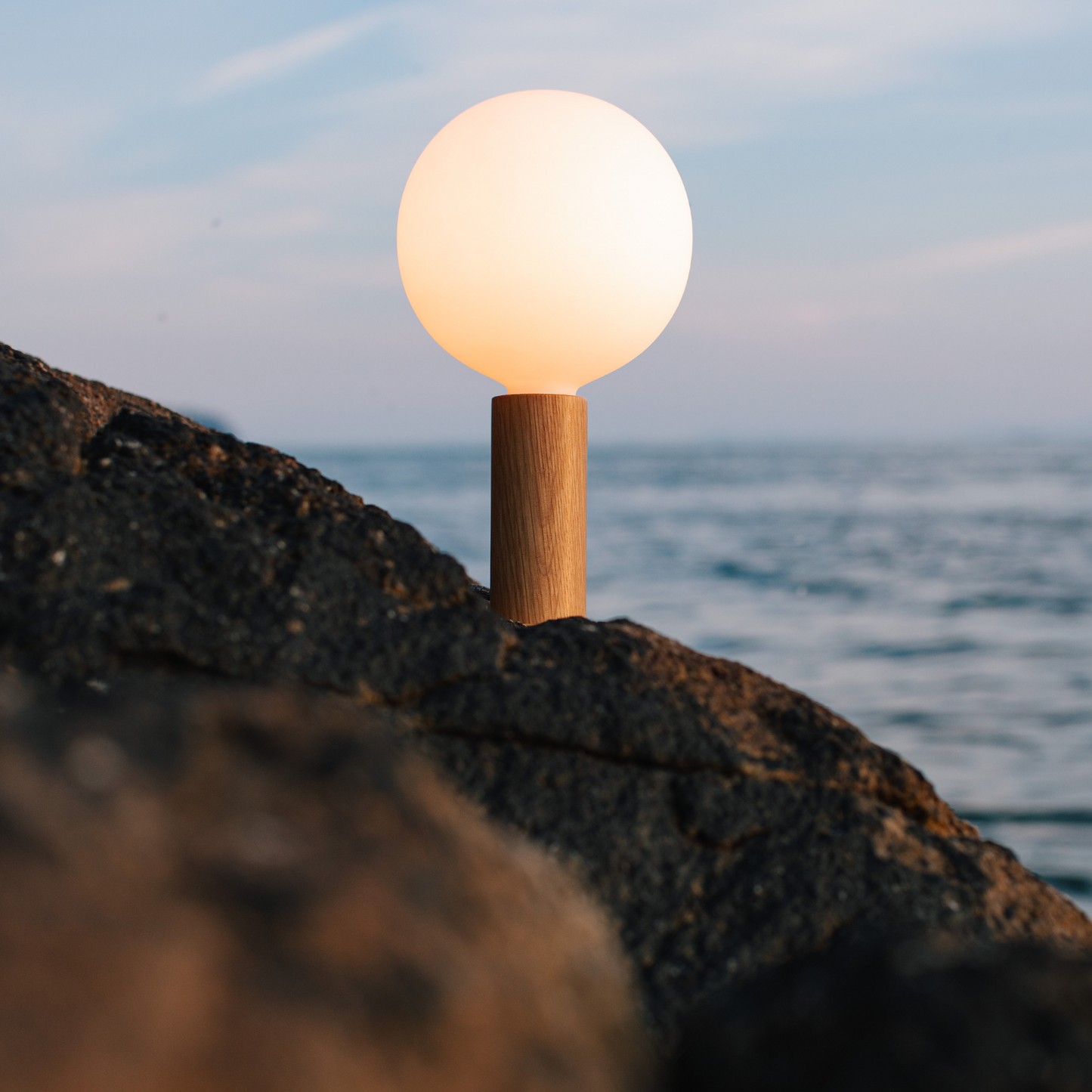 Knuckle Table Lamp in Oak